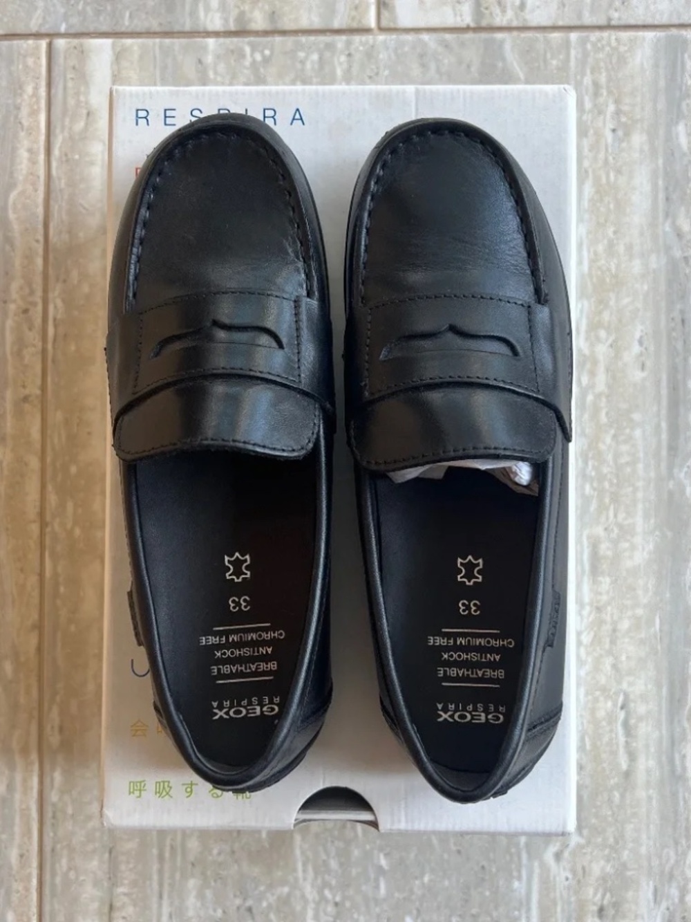 Geox kids black leather loafers (size 2)